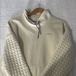 Women’s  Columbia Cream Quilted-Sleeve Funnel Neck Pullover size M